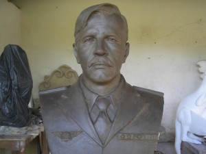 coronel da aeronautica busto em argila 70cm